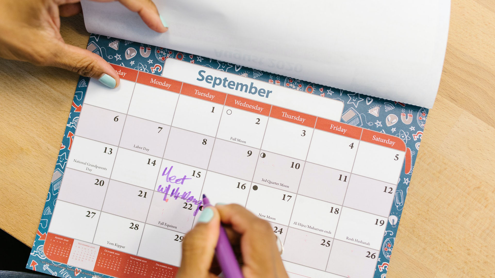 Сокращение дней недели. Сокращенный календарь. Календарь сентябрь 2022. 7 September.